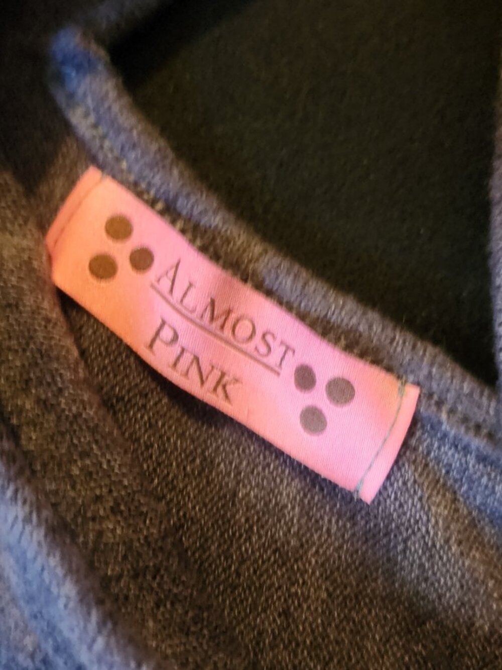 Almost Pink Boutique grey V-neck tunic with choker neck Size M - Picture 4 of 5
